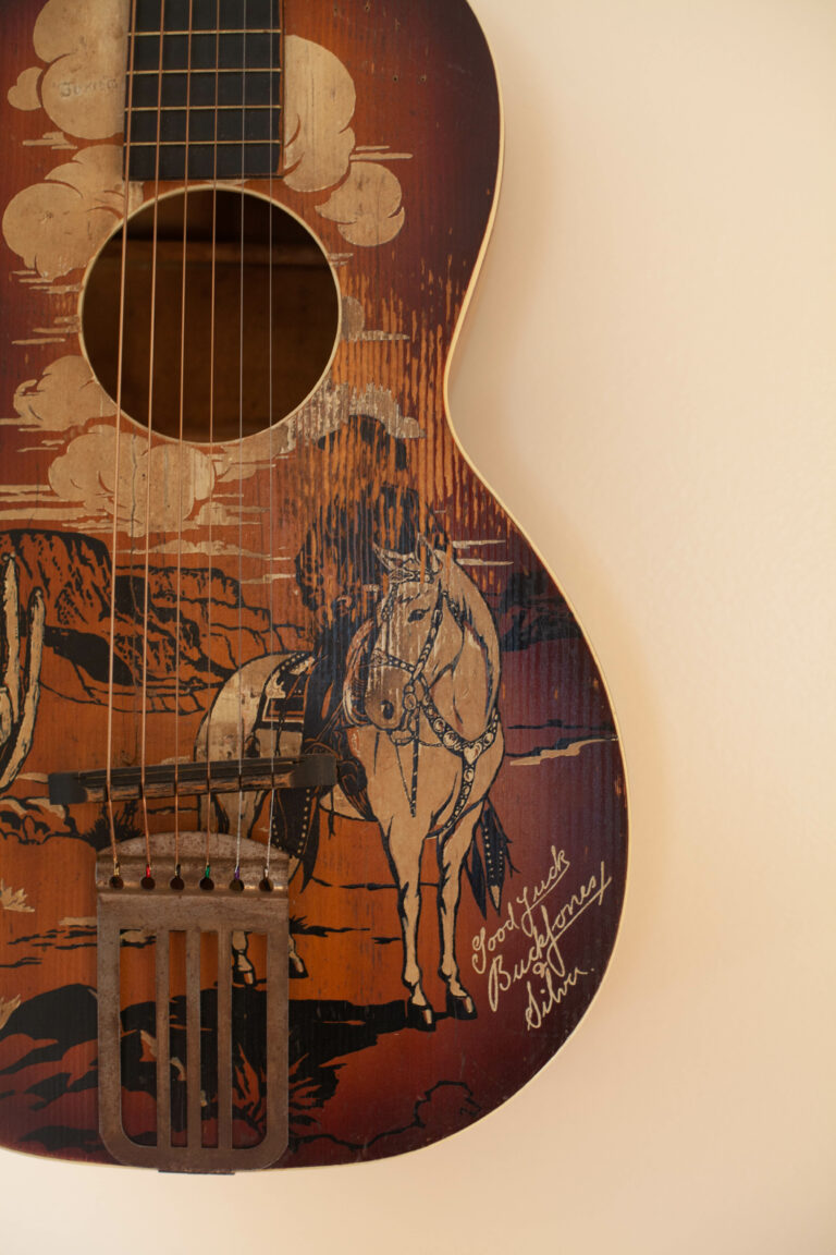 Home gallery - wooden guitar